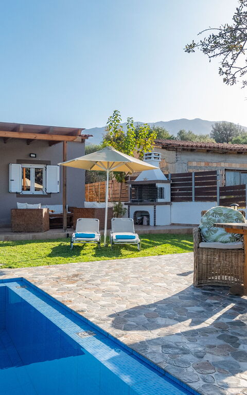 Villa Rose: bassin, Extérieur, Extérieurs