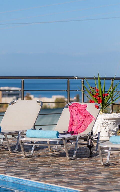 Villa Rose: bassin, Extérieur, Extérieurs