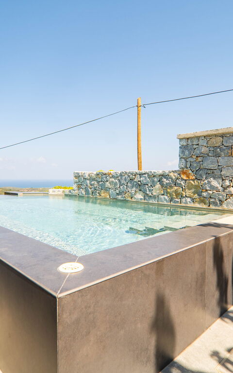 Villa Katrina: bassin, Extérieur