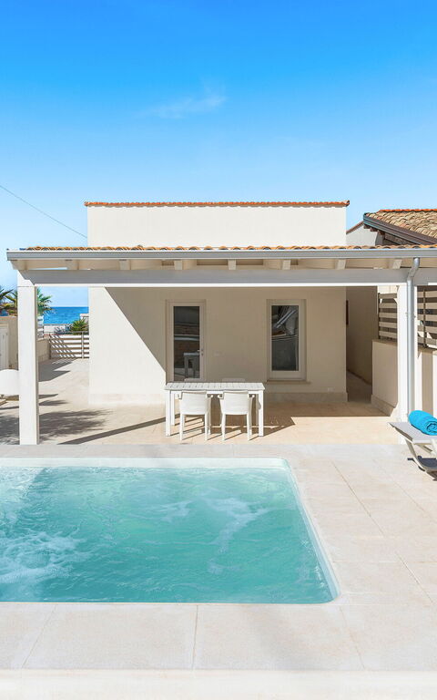 La Siesta: bassin, Extérieur, Extérieurs