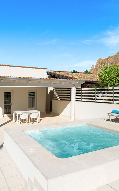 La Siesta: bassin, Extérieur, Extérieurs