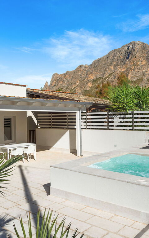 La Siesta: bassin, Extérieur, Extérieurs