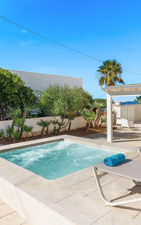 La Siesta: bassin, Extérieur, Extérieurs