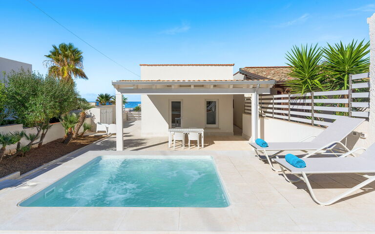 La Siesta: bassin, Extérieur, Extérieurs