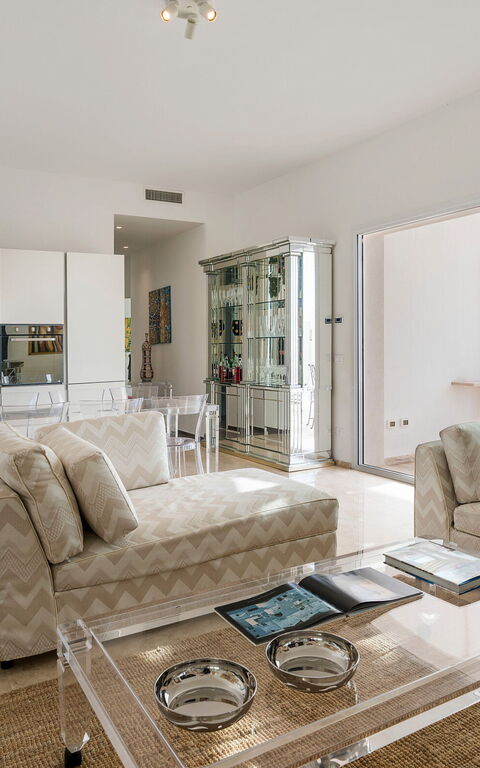 Mare Dentro: Cuisine, Salon