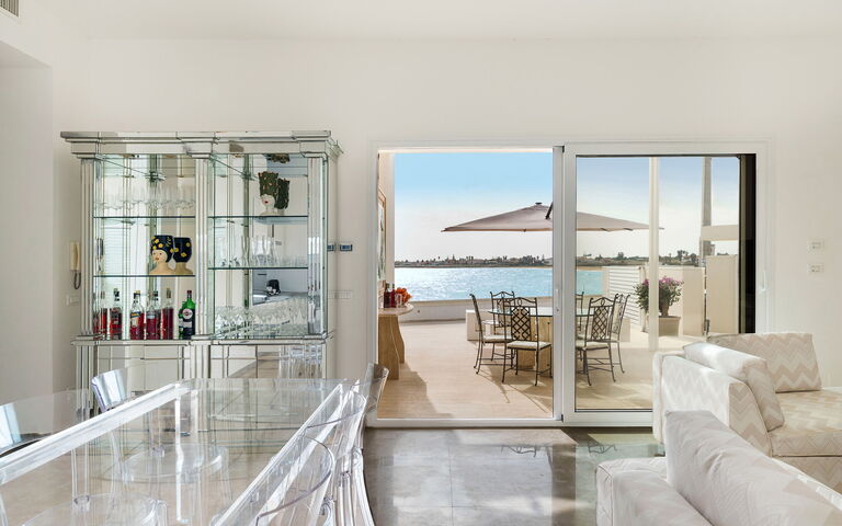 Mare Dentro: Salle à manger, Salon