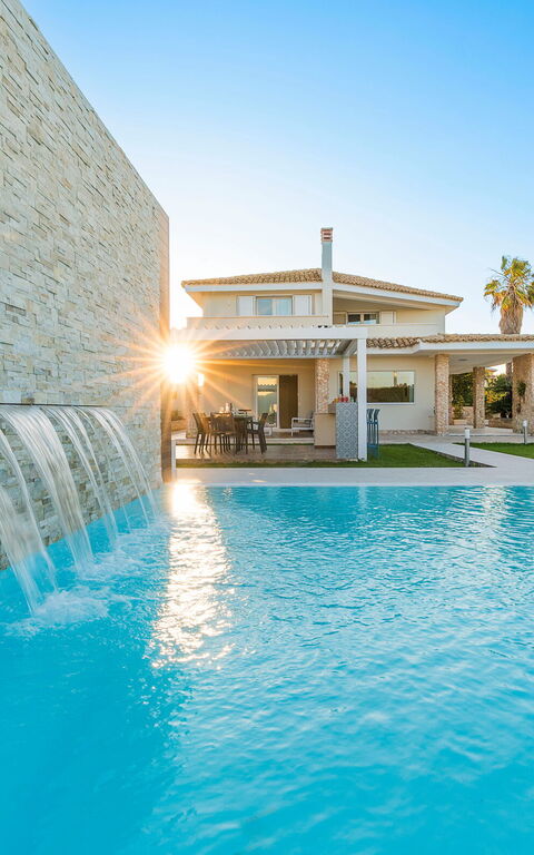 Villa Dilecta: bassin, Extérieur, Extérieurs