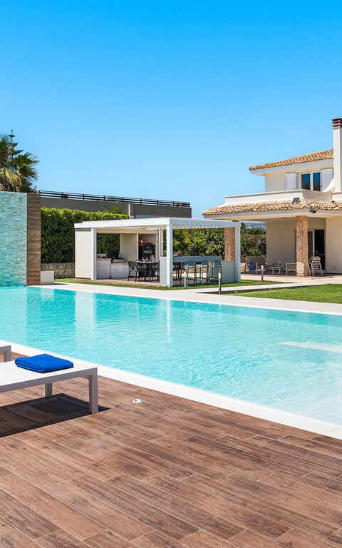 Villa Dilecta: bassin, Extérieur, Extérieurs