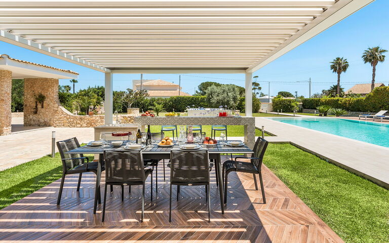 Villa Dilecta: Balcon / Terrasse / Patio, bassin, Extérieur, Extérieurs, Jardin