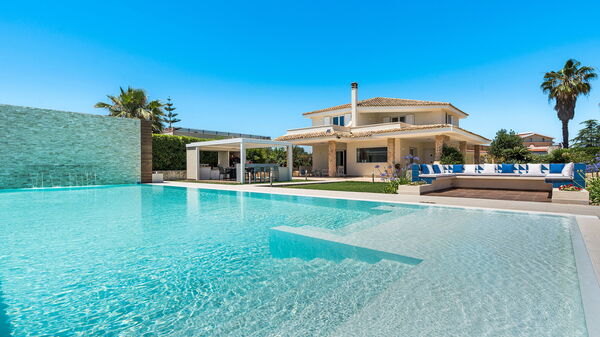 Villa Dilecta: bassin, Extérieur, Extérieurs