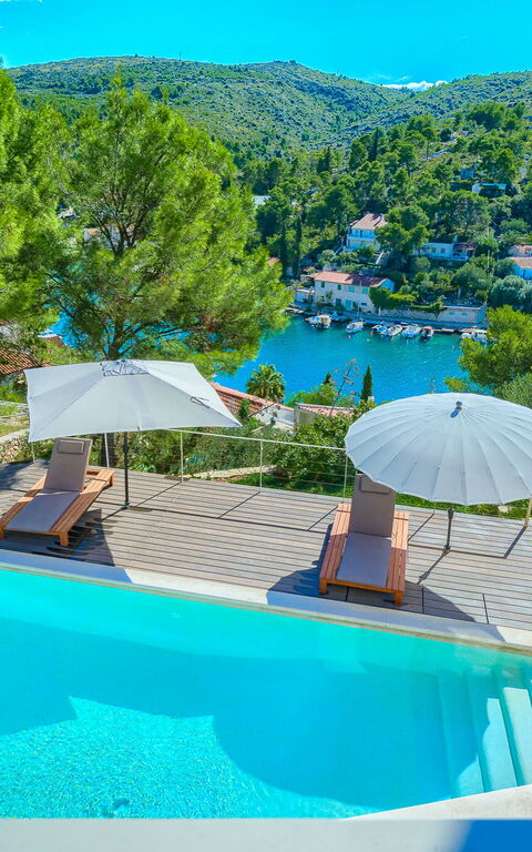 Villa Pine Haven: bassin, Extérieur, Extérieurs