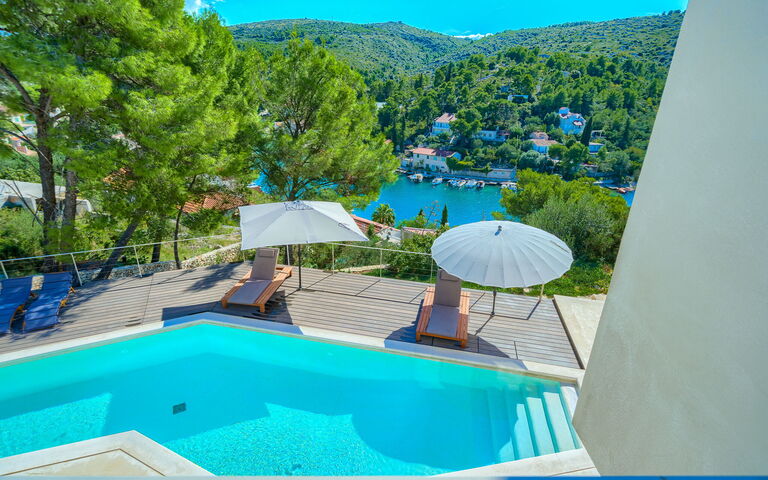 Villa Pine Haven: bassin, Extérieur, Extérieurs