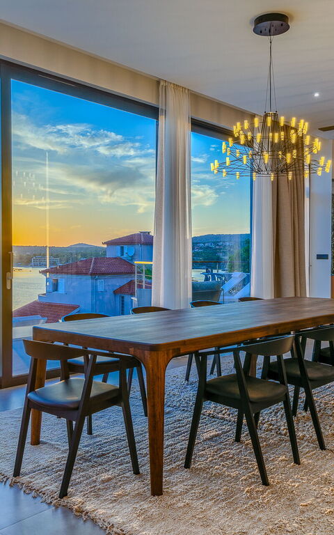 Villa Allina: Cuisine, Salle à manger, Salon