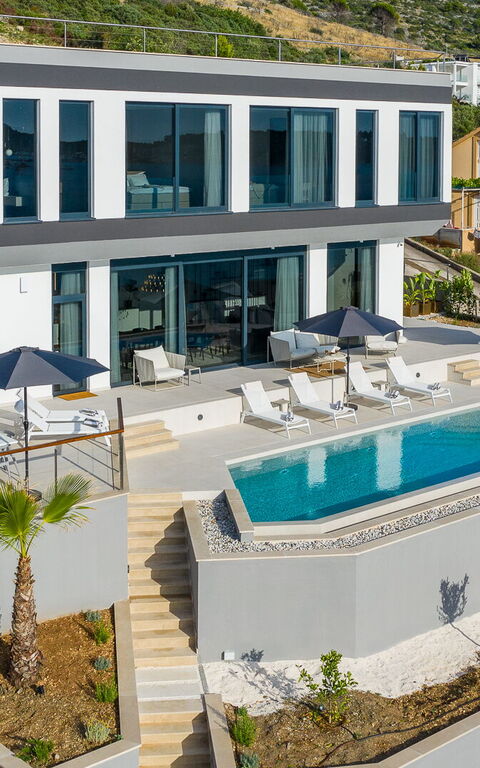 Villa Allina: bassin, Vues