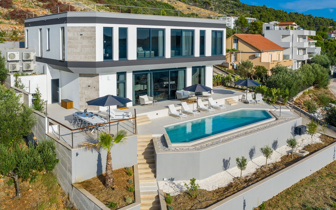 Villa Allina: bassin, Vues