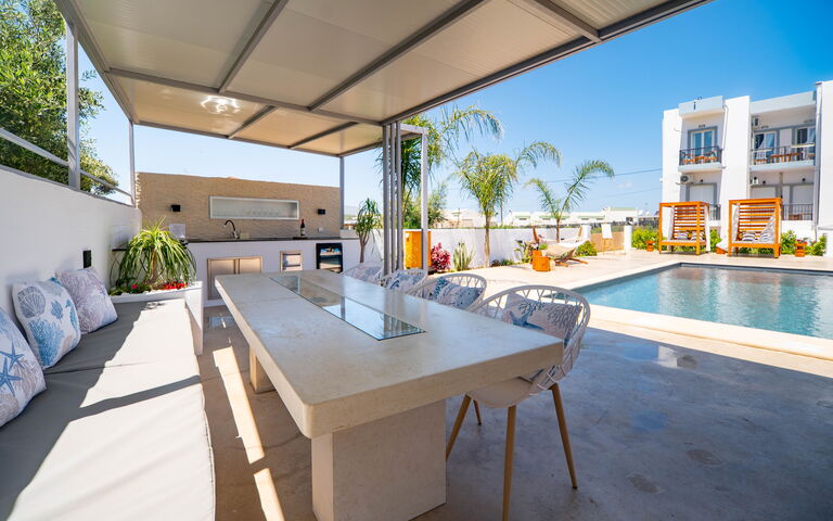Christianna Apartments: Balcon / Terrasse / Patio, bassin, Extérieur