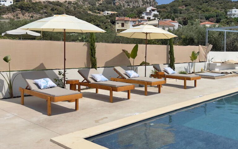 Christianna Apartments