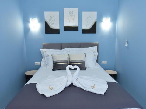 Christianna Apartments