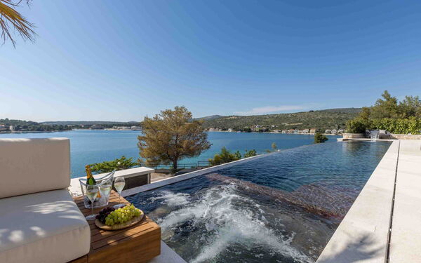 Villa Olive Vista 1: bassin, Extérieur, Extérieurs, Vues