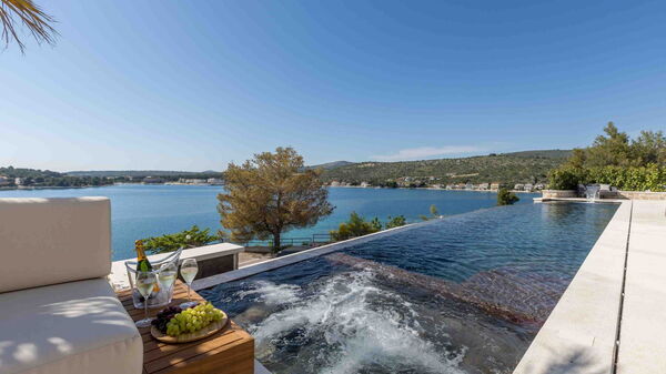 Villa Olive Vista 1: bassin, Extérieur, Extérieurs, Vues