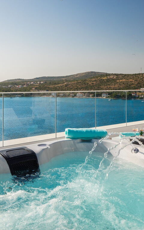 Villa Olive Vista 2: Extérieur, Extérieurs, jacuzzi, Vues