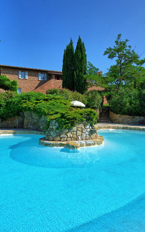 Casale Delle Mele: bassin, Extérieur