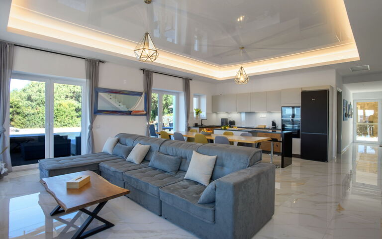 Villa Sunset: Cuisine, Salon