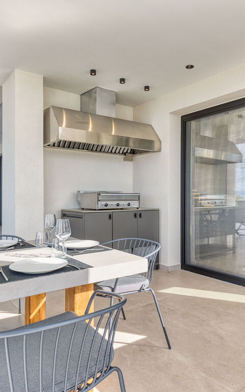 Villa Dominante: Extérieur, Extérieurs