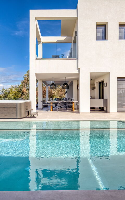 Villa Dominante: bassin, Extérieur, Extérieurs