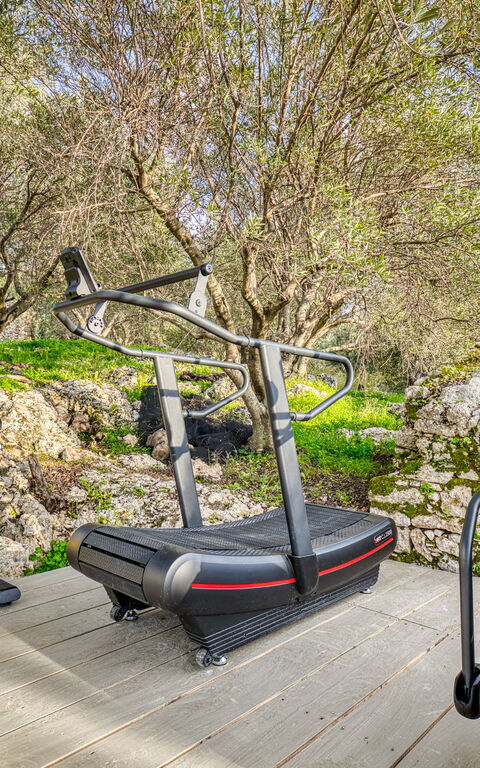 Villa Dominante: Extérieur, Extérieurs