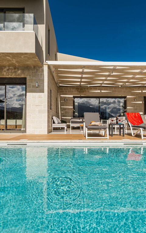 Villa Orientem Bis: bassin, Extérieur, Extérieurs