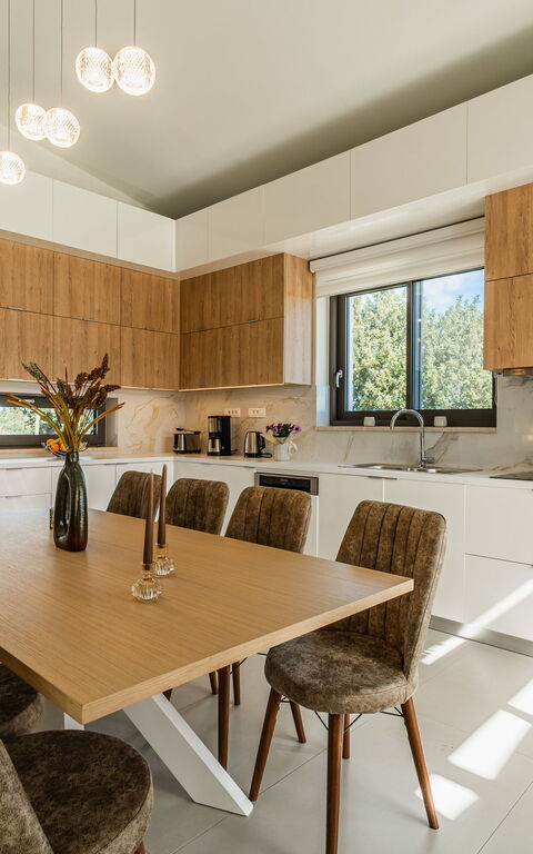 Villa Orientem Bis: Cuisine, Salle à manger, Salon