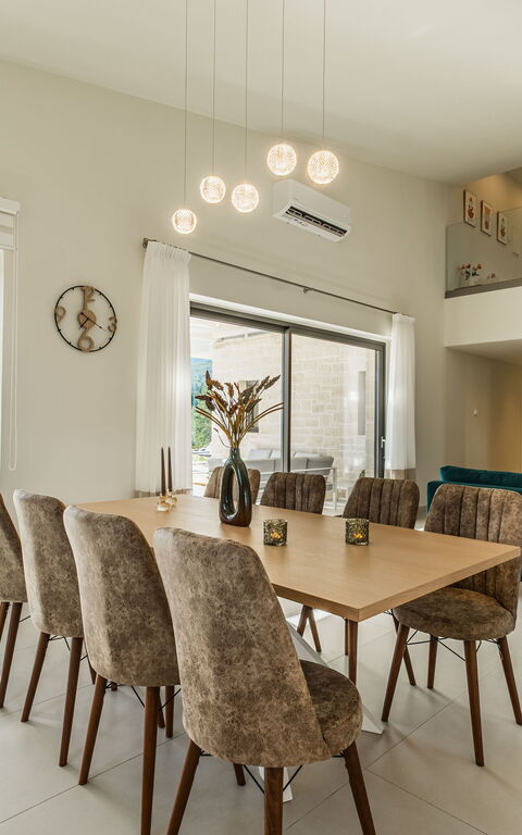 Villa Orientem Bis: Cuisine, Salle à manger, Salon