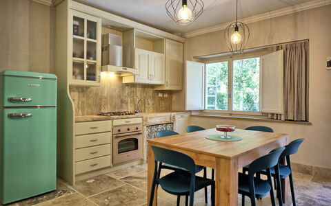 Logement Borgo Ariano 5: Cuisine, Salle à manger, Salon