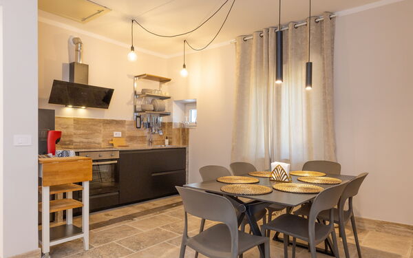 Logement Borgo Ariano 16: Cuisine, Salle à manger