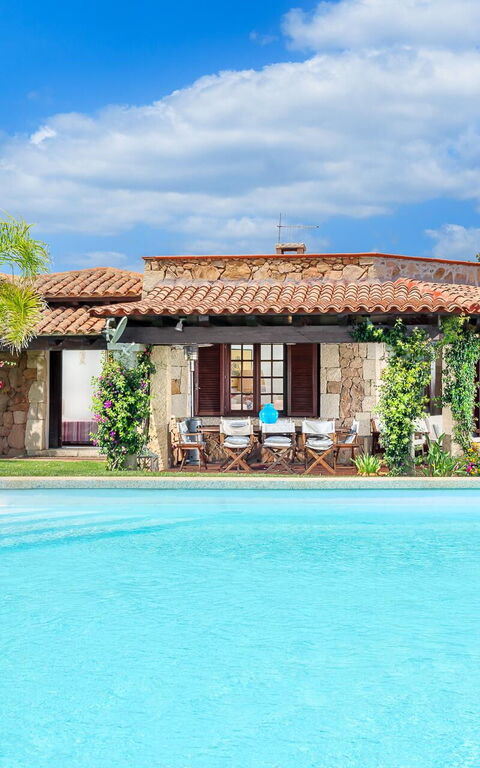 Villa Silenis: bassin, Extérieur, Extérieurs