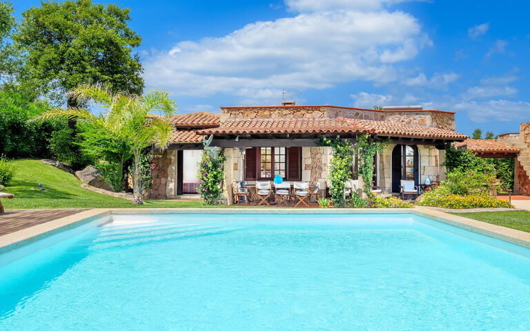 Villa Silenis: bassin, Extérieur, Extérieurs