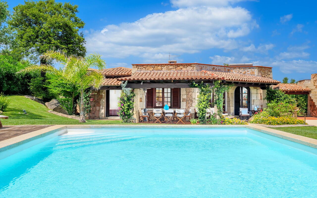 Villa Silenis: bassin, Extérieur, Extérieurs