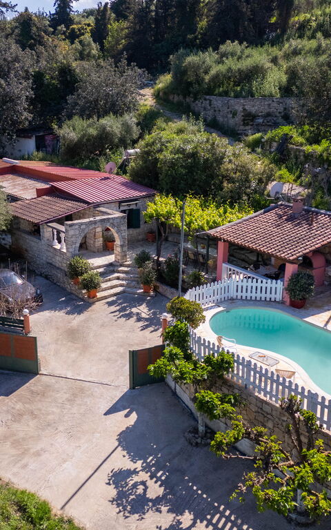 Villa Nikolas: bassin, Vues