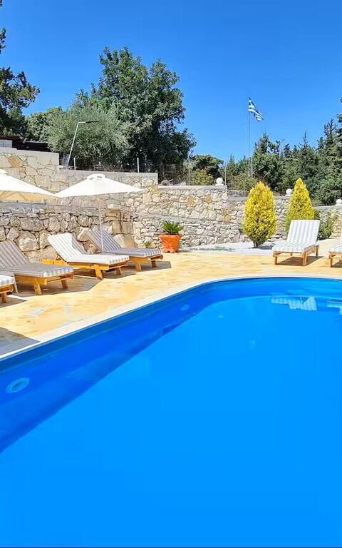 Villa Nikolas: bassin, Extérieurs