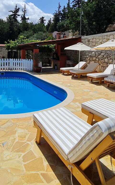 Villa Nikolas: bassin, Extérieurs