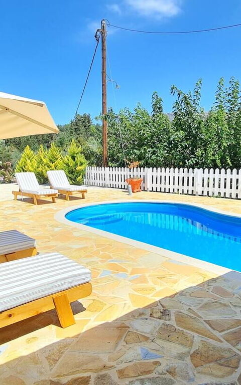 Villa Nikolas: bassin, Extérieurs