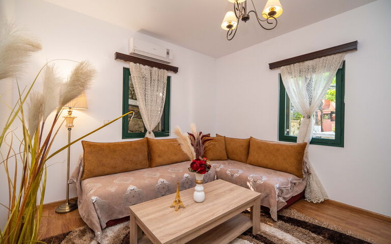 Villa Nikolas: Salon