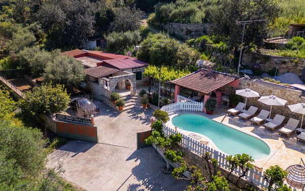 Villa Nikolas: bassin, Vues
