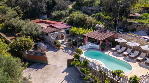 Villa Nikolas: bassin, Vues