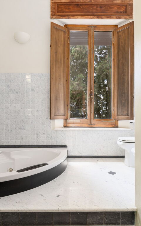 Villa Silvia: jacuzzi, Salle de bain