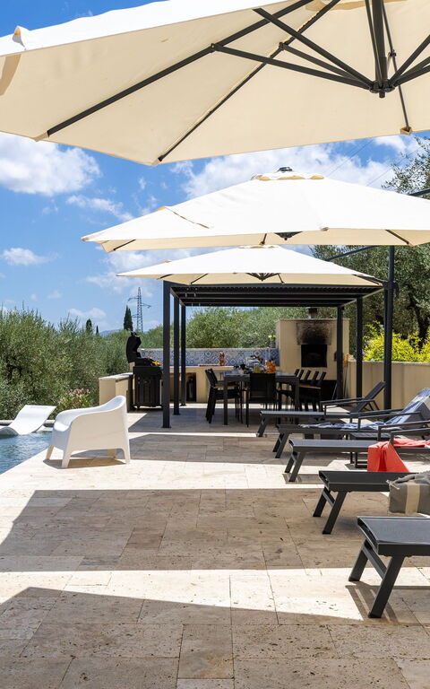 Villa Silvia: bassin, Extérieurs