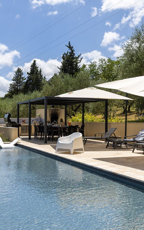 Villa Silvia: bassin, Extérieurs