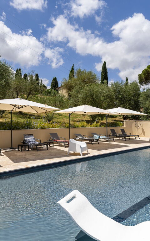 Villa Silvia: bassin, Extérieurs