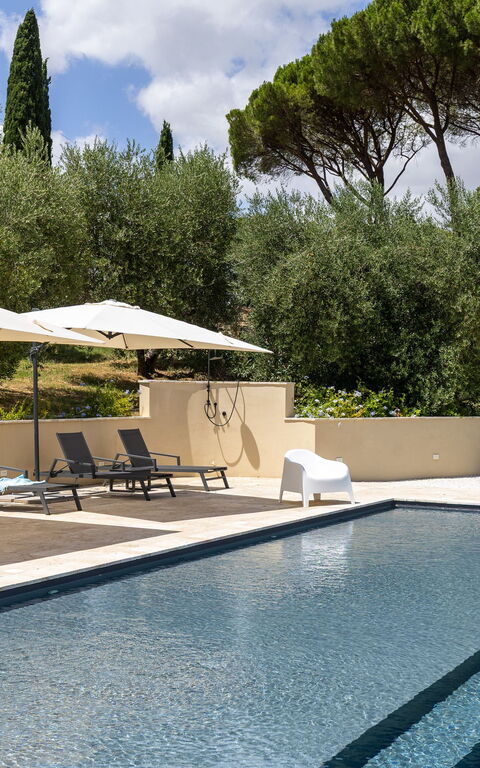 Villa Silvia: bassin, Extérieurs